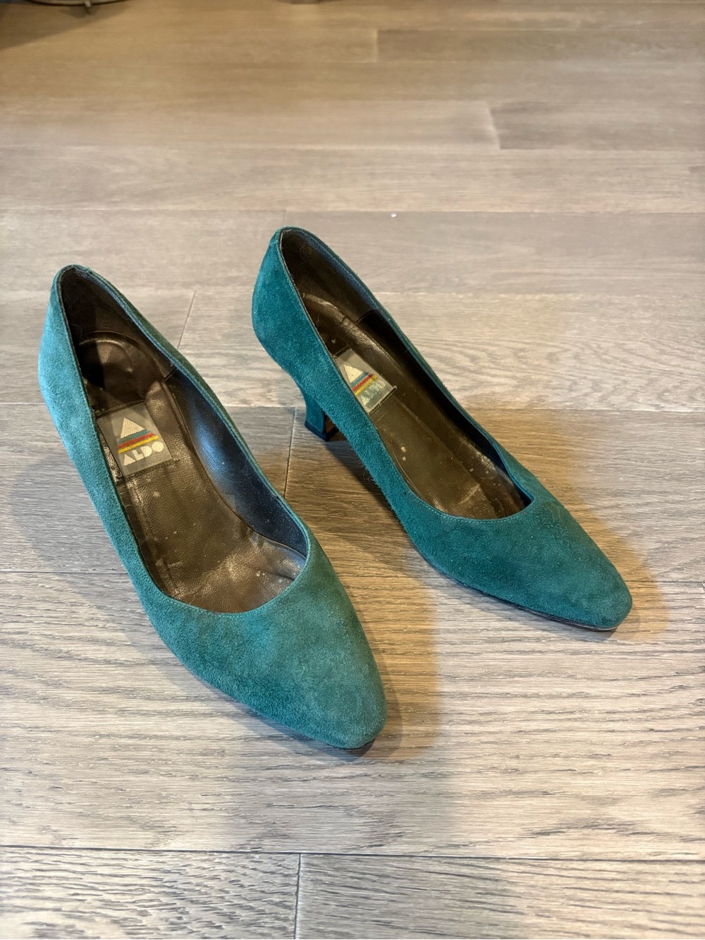 Vintage Aldo Green Suede Mid Heel Pumps